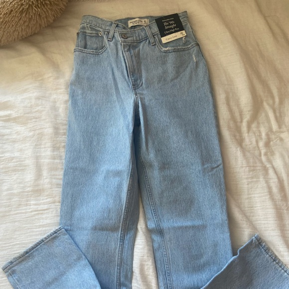 Abercrombie & Fitch Light Wash Denim Jeans - Picture 1 of 3